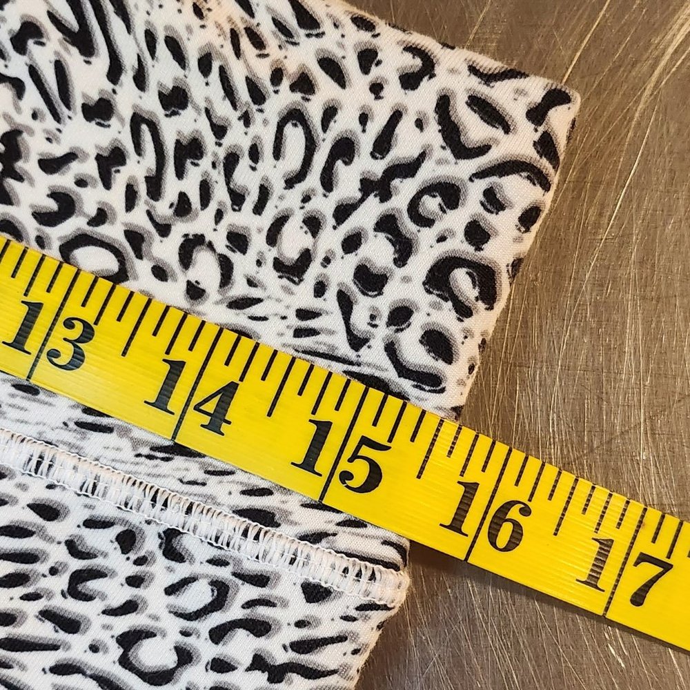 Reebok High-Waist White & Black Leopard Print Capris | Women | Large - Picture 9 of 11